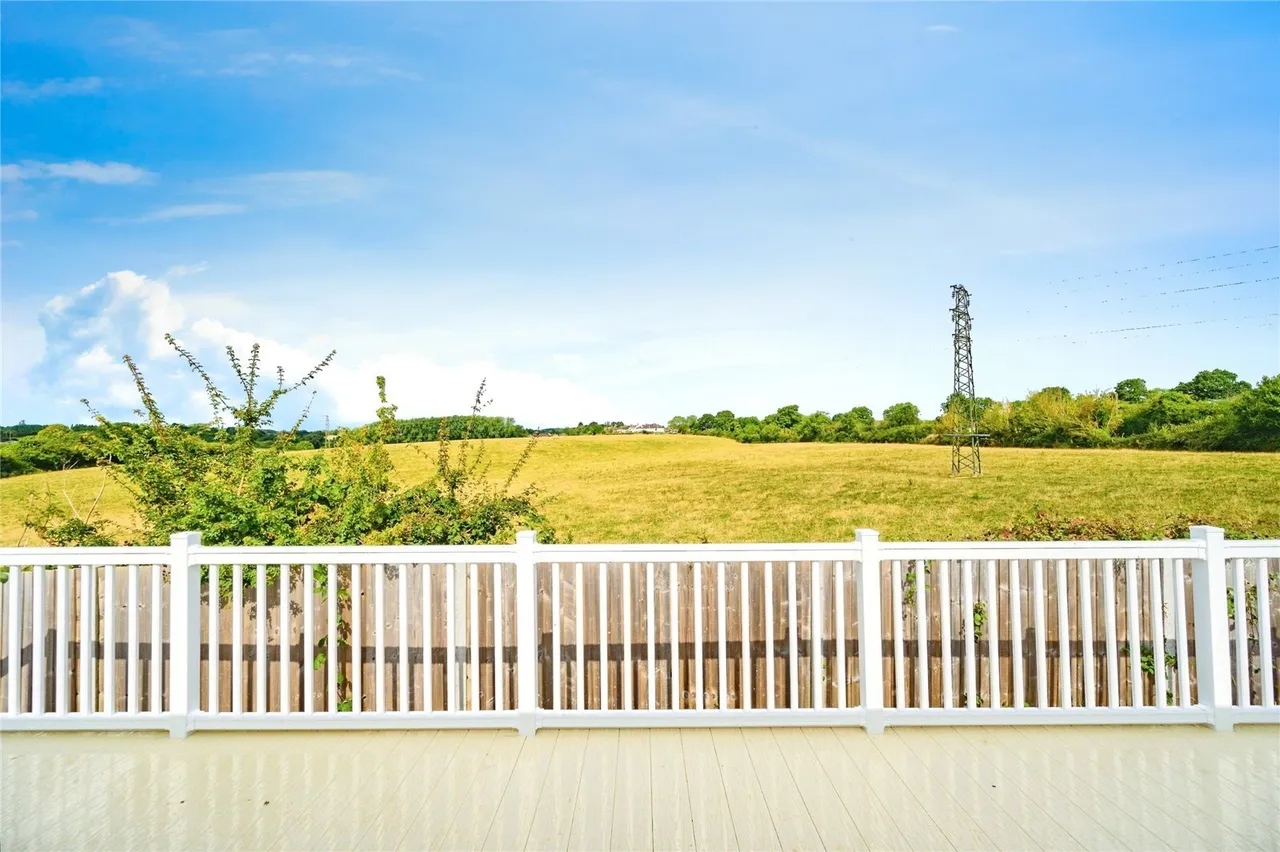 Hillcrest Caravan Site, Manor Road, Woodside, Luton, LU1, photo 2