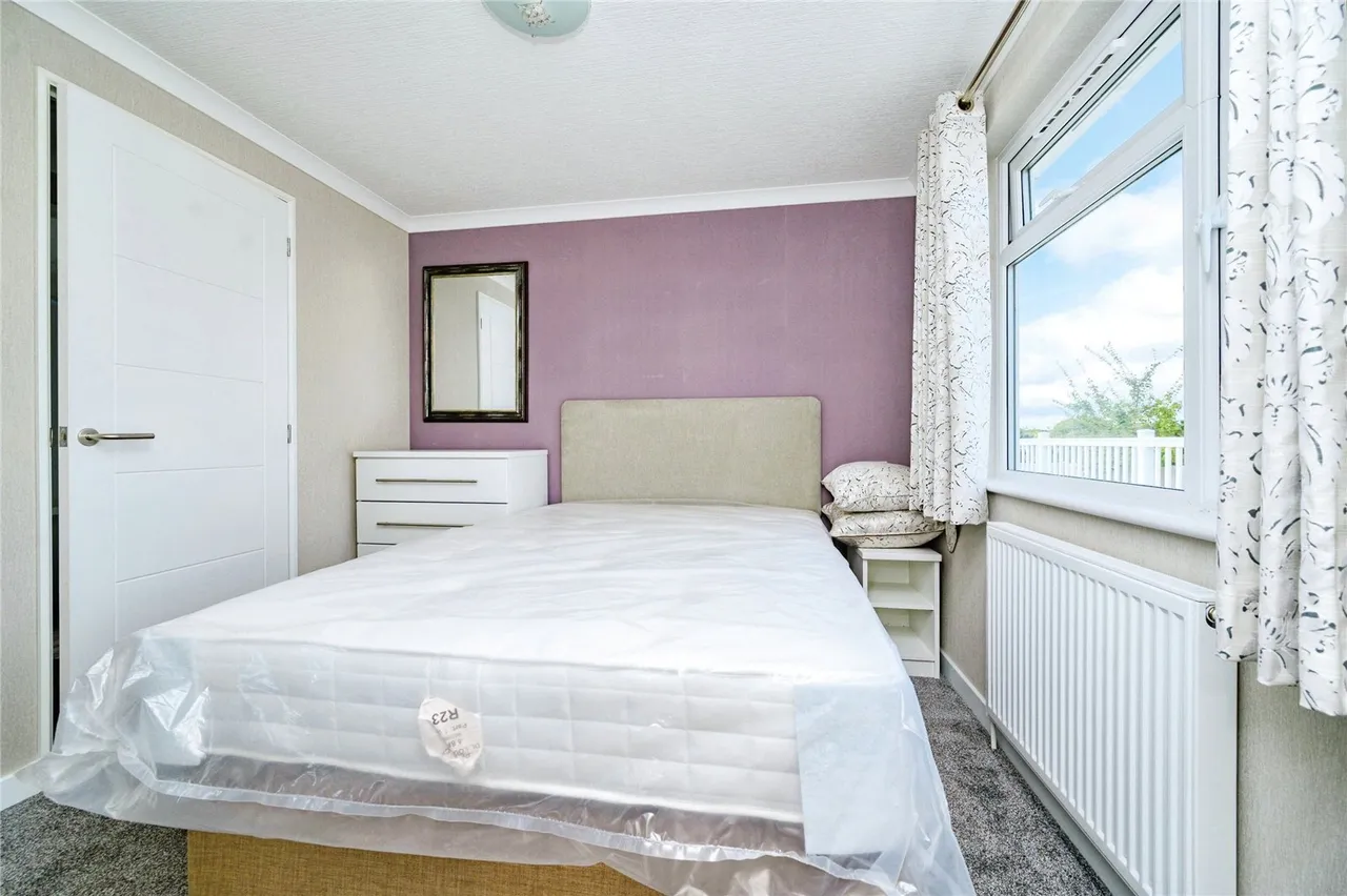 Hillcrest Caravan Site, Manor Road, Woodside, Luton, LU1, photo 10