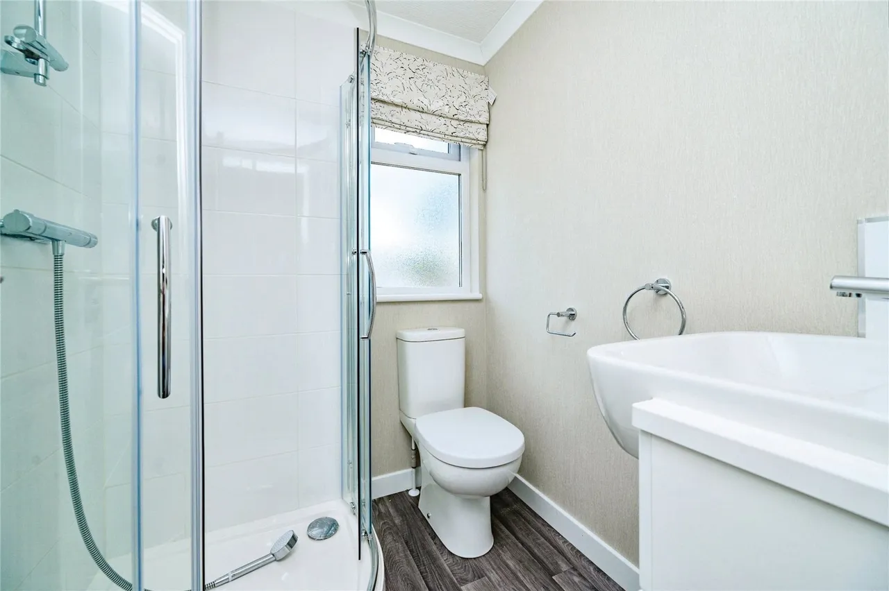 Hillcrest Caravan Site, Manor Road, Woodside, Luton, LU1, photo 4