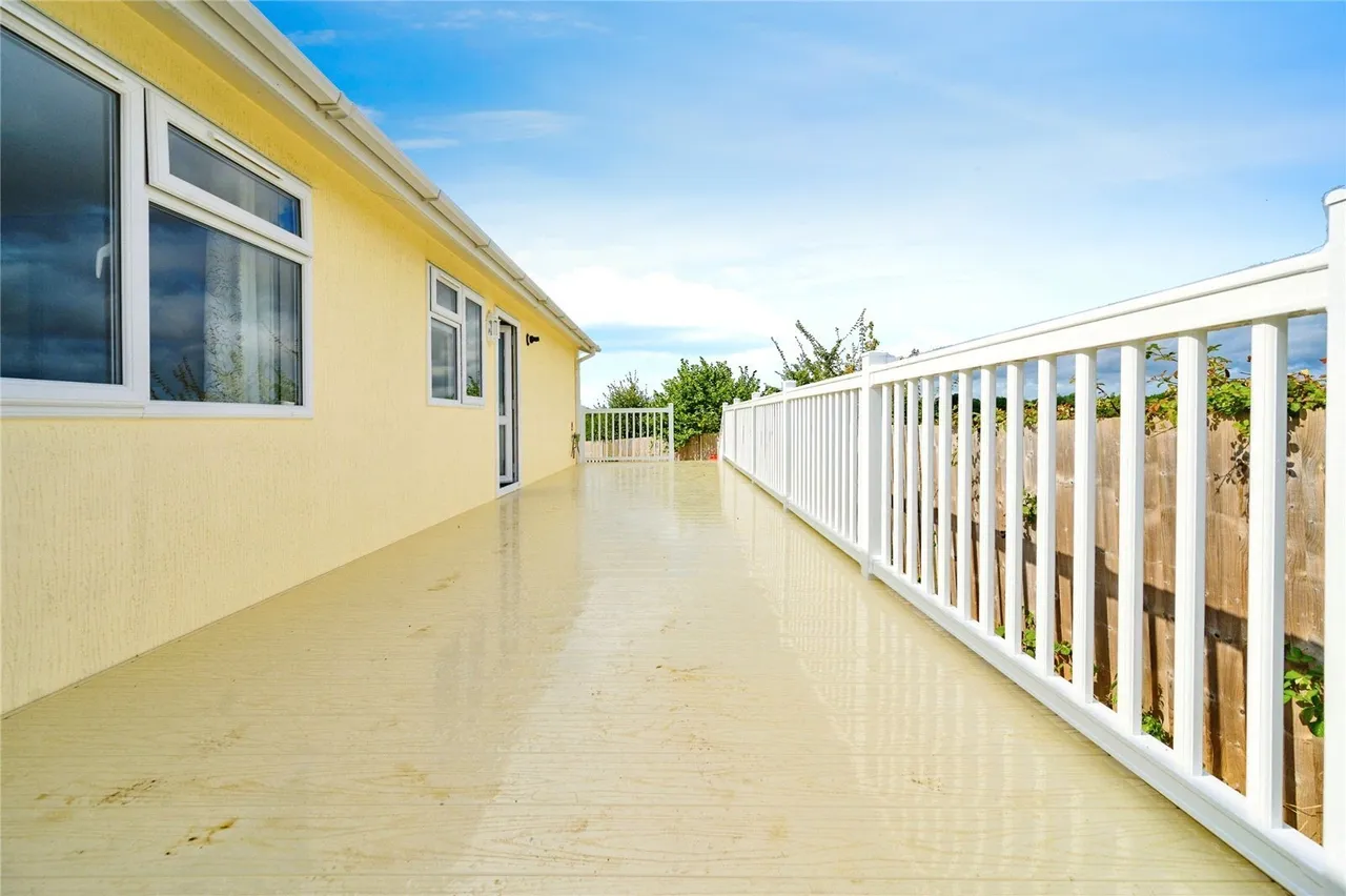 Hillcrest Caravan Site, Manor Road, Woodside, Luton, LU1, photo 13