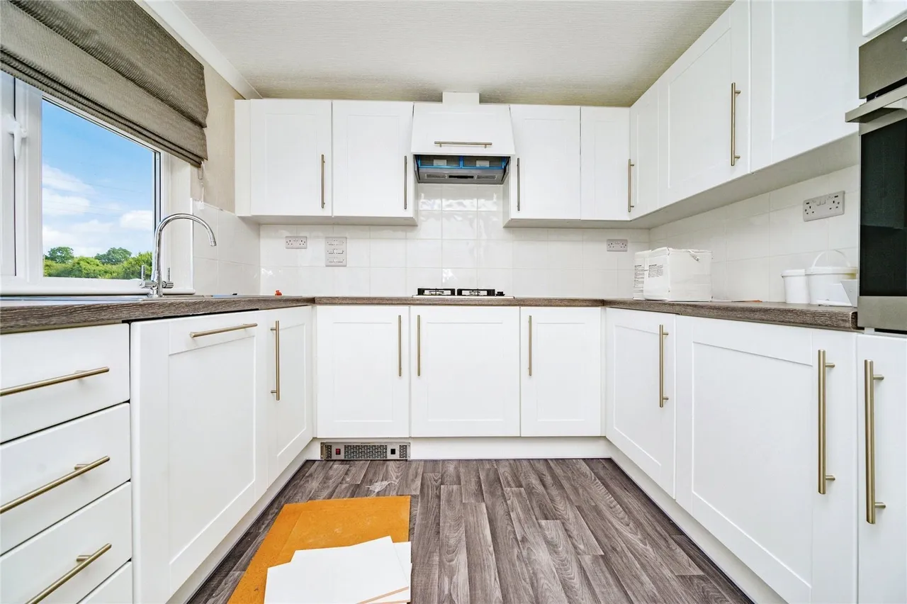 Hillcrest Caravan Site, Manor Road, Woodside, Luton, LU1, photo 7