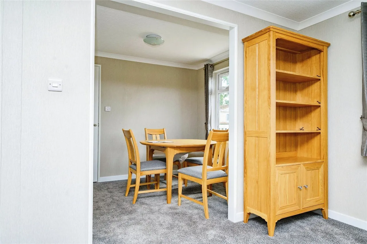 Hillcrest Caravan Site, Manor Road, Woodside, Luton, LU1, photo 8