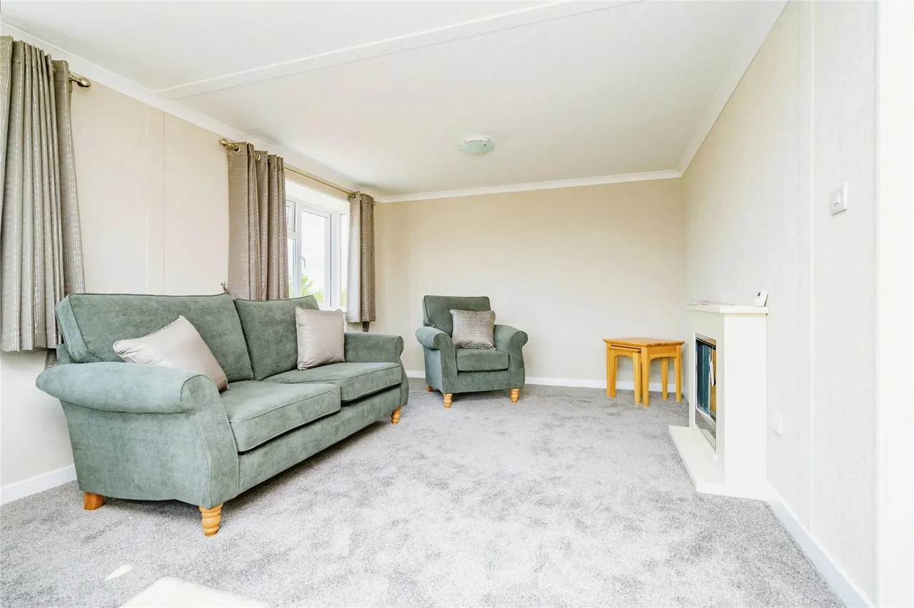 Hillcrest Caravan Site, Manor Road, Woodside, Luton, LU1, photo 5