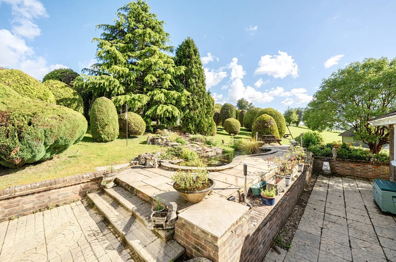 Hensting Lane, Fishers Pond, SO50, photo 18