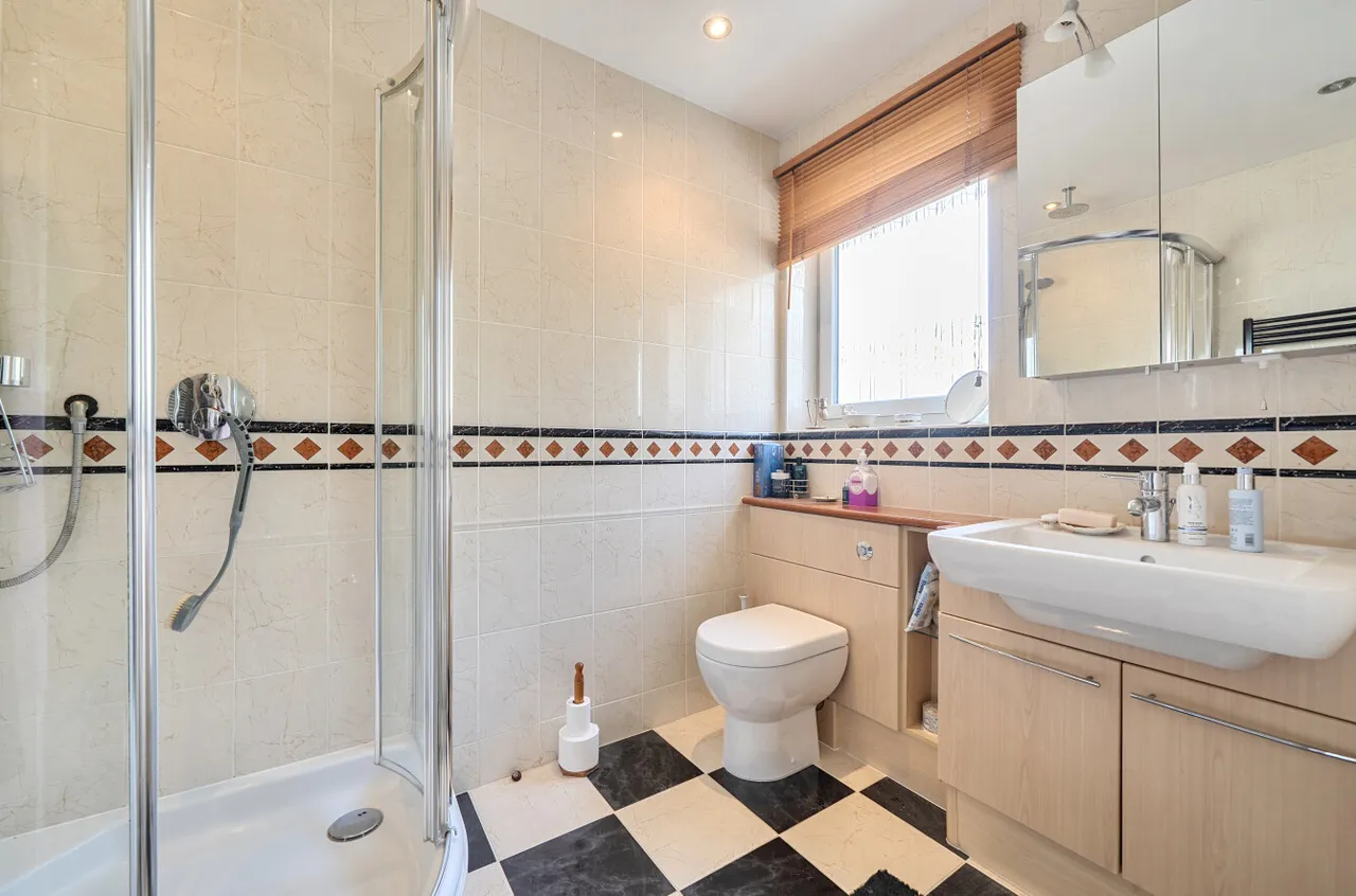 Hensting Lane, Fishers Pond, SO50, photo 21