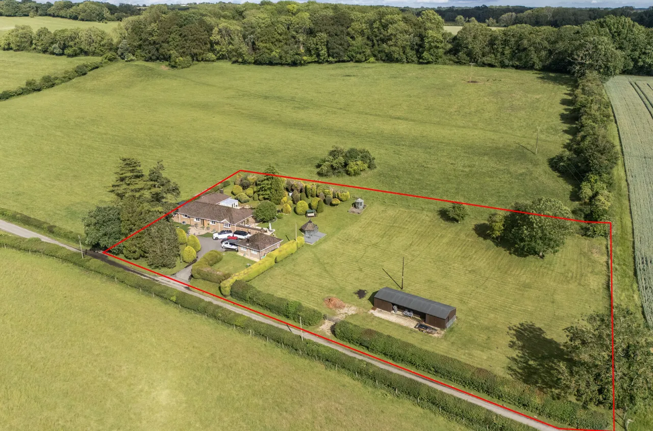 Hensting Lane, Fishers Pond, SO50, photo 25