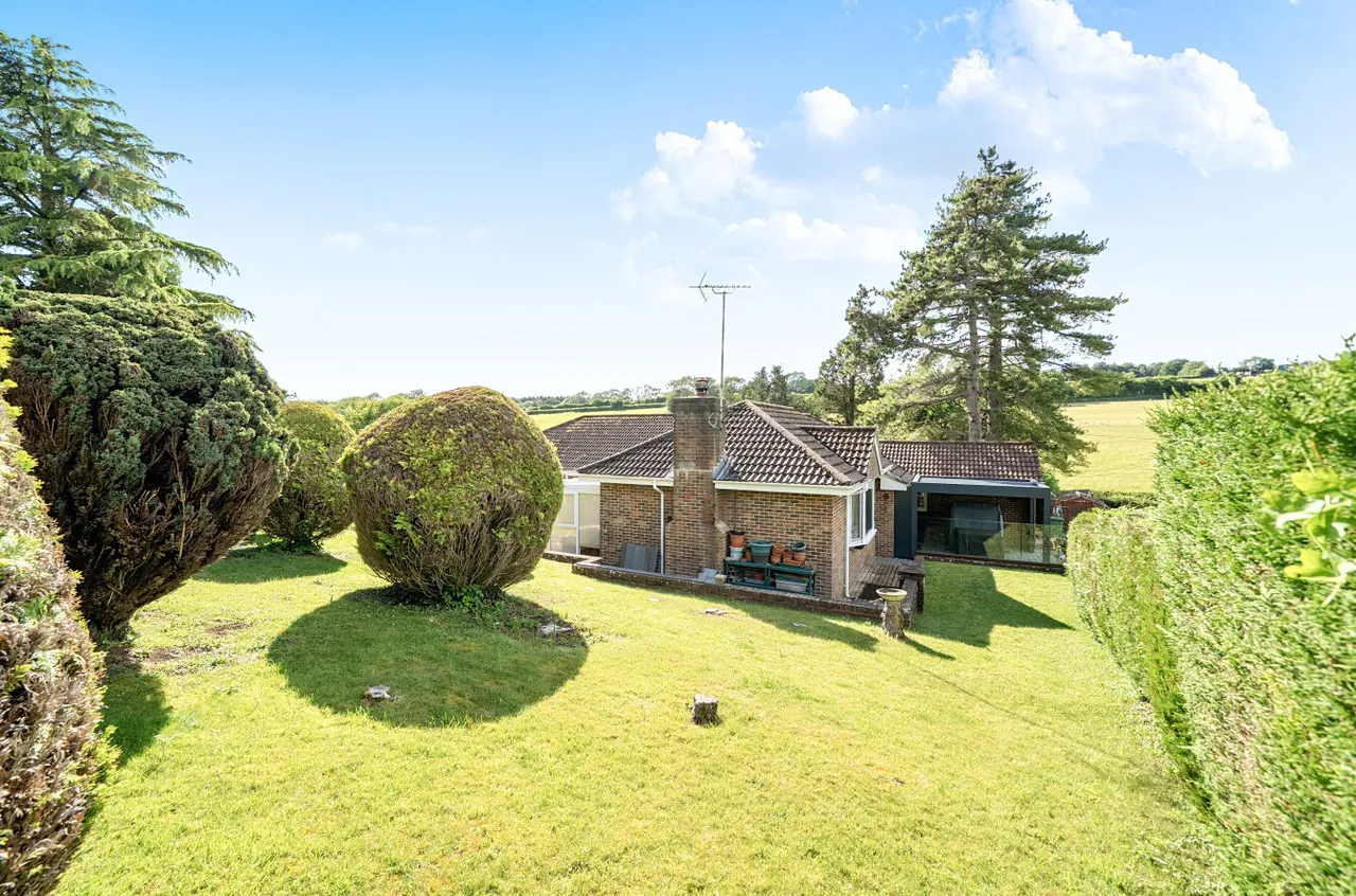 Hensting Lane, Fishers Pond, SO50, photo 16