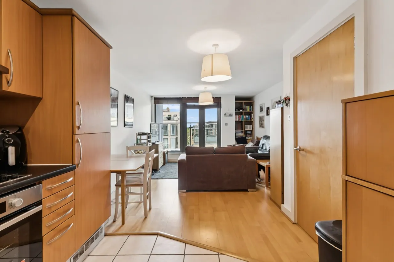 2 bed flat for sale, Hardwicks Square, London, SW18