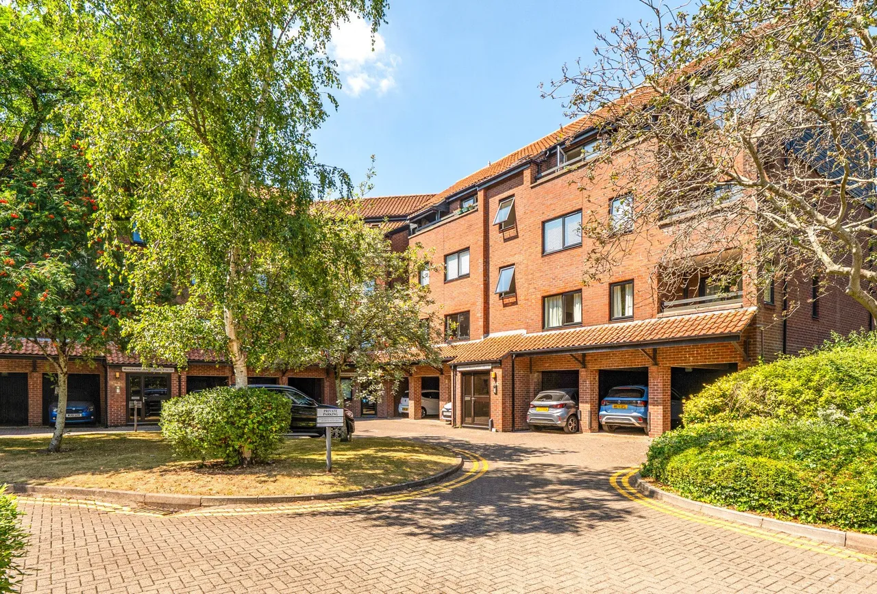 2 bed flat for sale — Rownham Mead, Bristol, BS8 4YF