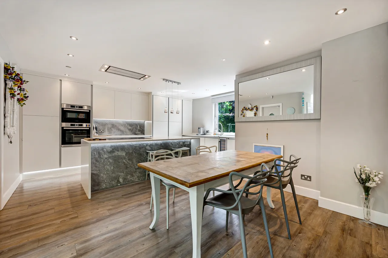 Broad Lane, Hale, WA15, photo 9