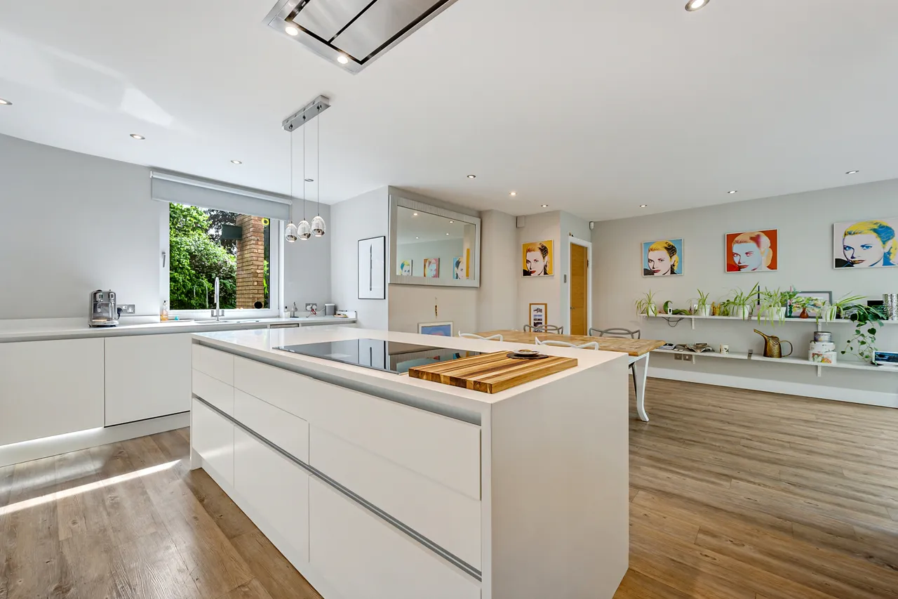 Broad Lane, Hale, WA15, photo 4