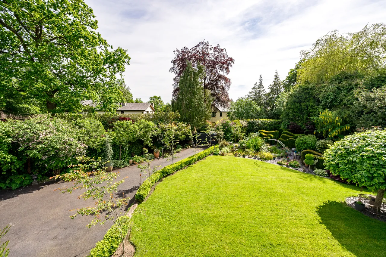 Broad Lane, Hale, WA15, photo 23