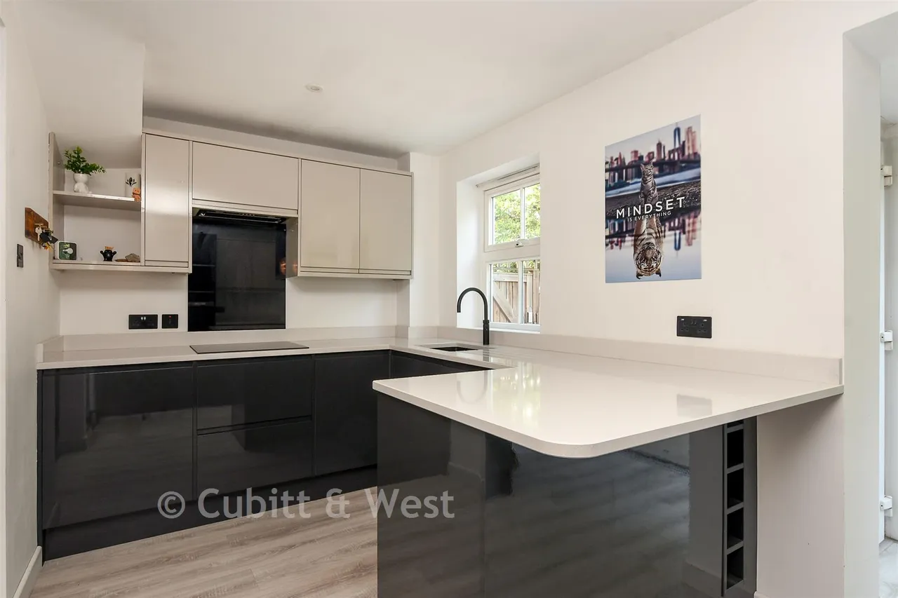 Wheeler Road, Maidenbower, RH10, photo 3