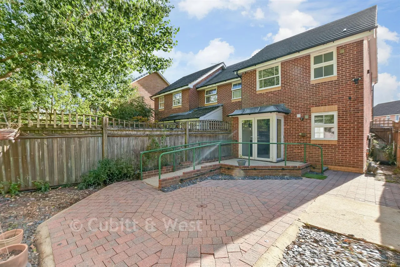 Wheeler Road, Maidenbower, RH10, photo 16
