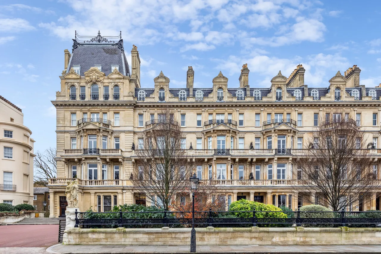 5 bed flat to rent — Cambridge Gate, Regent's Park, London