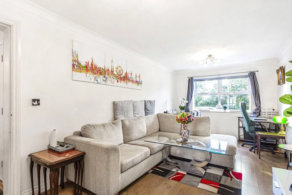 International Way, Sunbury-on-Thames, TW16, photo 6