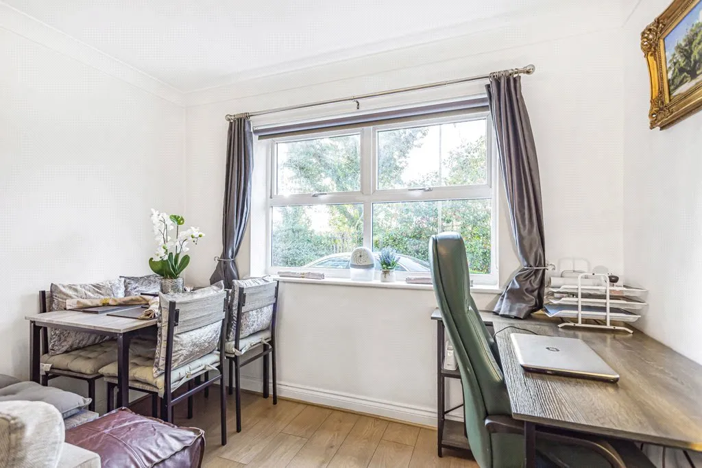 International Way, Sunbury-on-Thames, TW16, photo 7