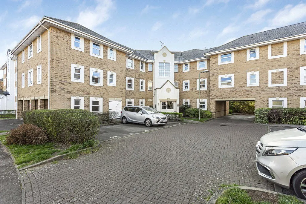 2 bed flat to rent, International Way, Sunbury-on-Thames, TW16
