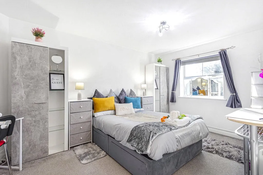 International Way, Sunbury-on-Thames, TW16, photo 4