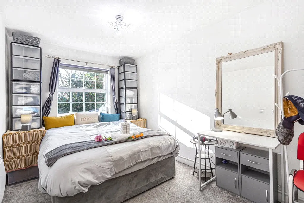 International Way, Sunbury-on-Thames, TW16, photo 8