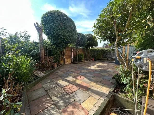 Penrose Road, Fetcham, KT22, photo 2