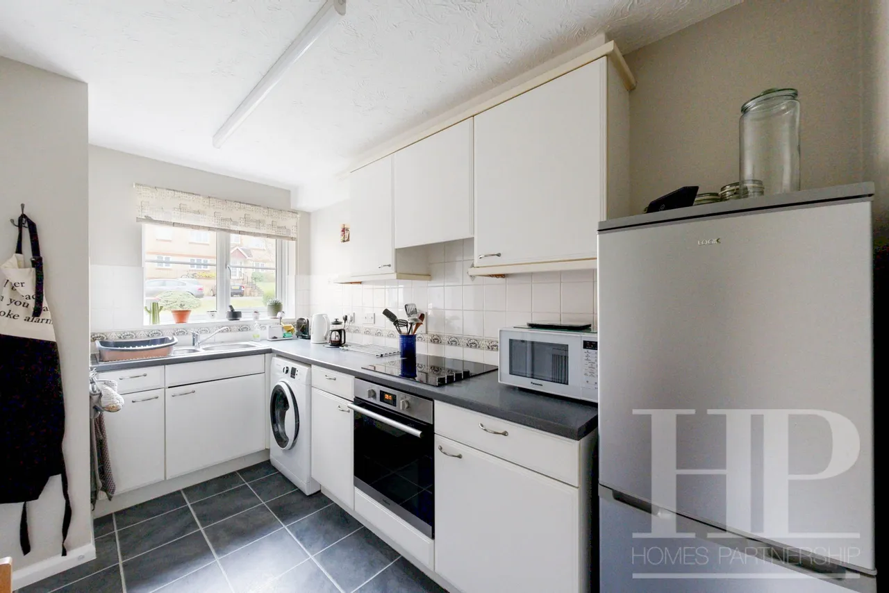 2 bed house to rent, Dakin Close, Maidenbower, RH10