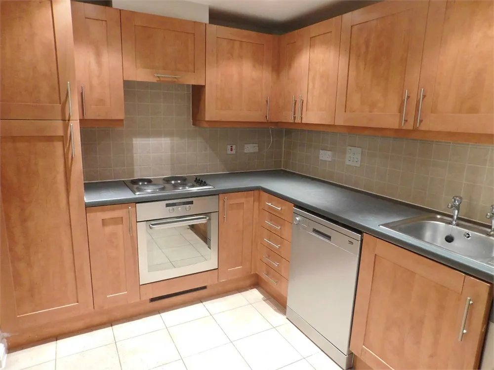 1 bed flat to rent — Hyde House, Singapore Road, West Ealing, W13 0UP