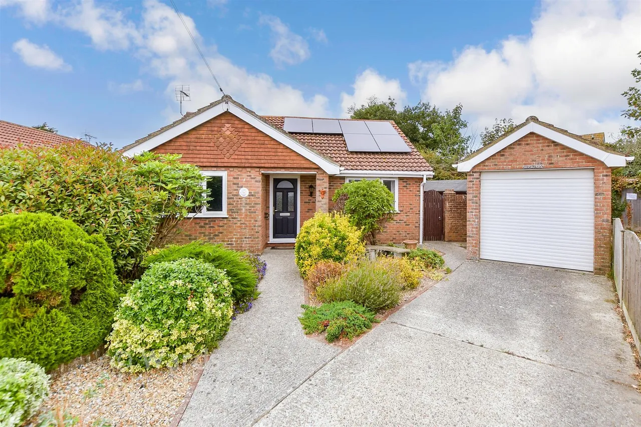 2 bed house for sale, Meehan Road, Greatstone, TN28