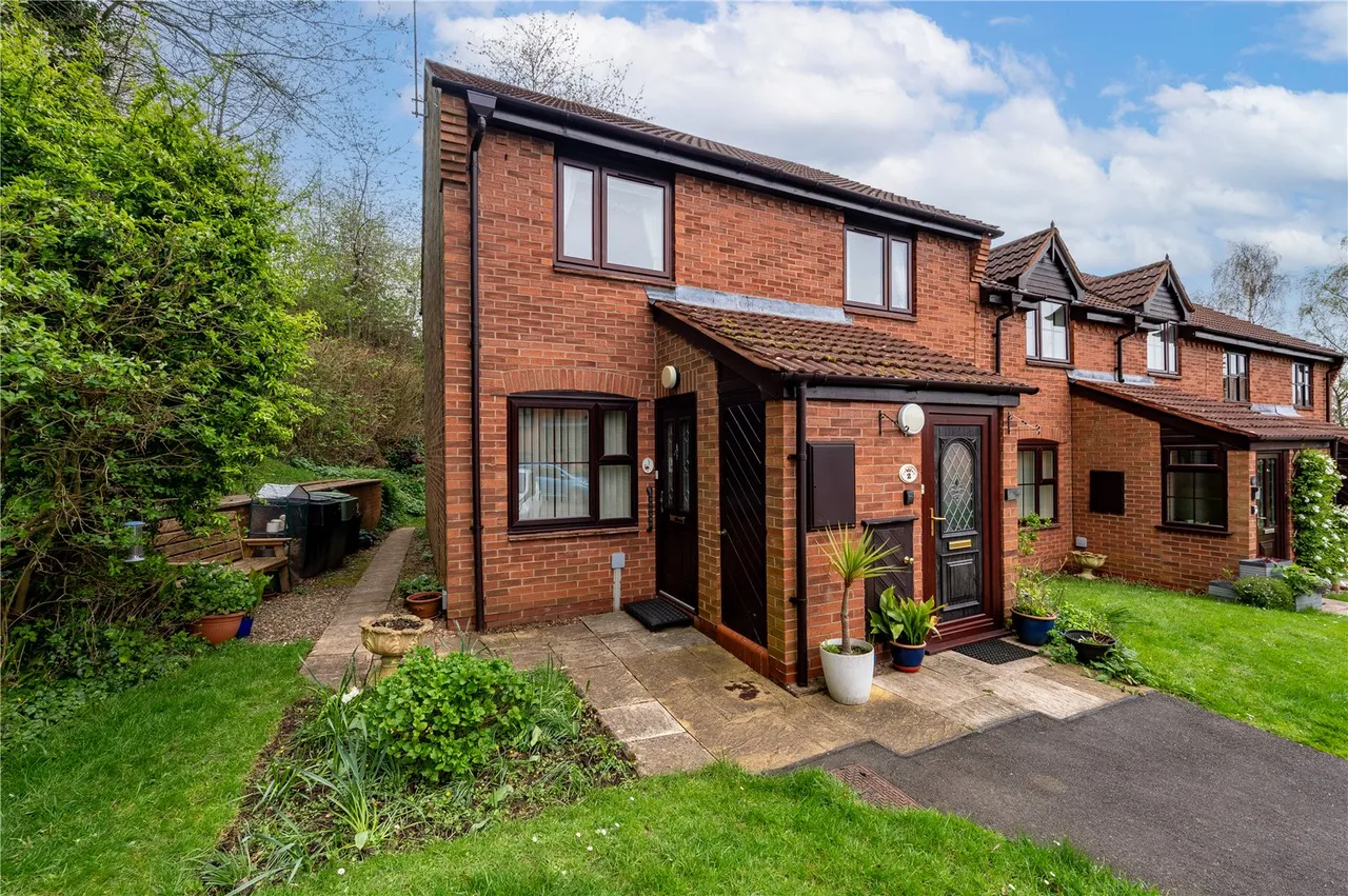 2 bed flat for sale — Willow Tree Drive, Barnt Green, Birmingham, Worcestershire, B45 8PB