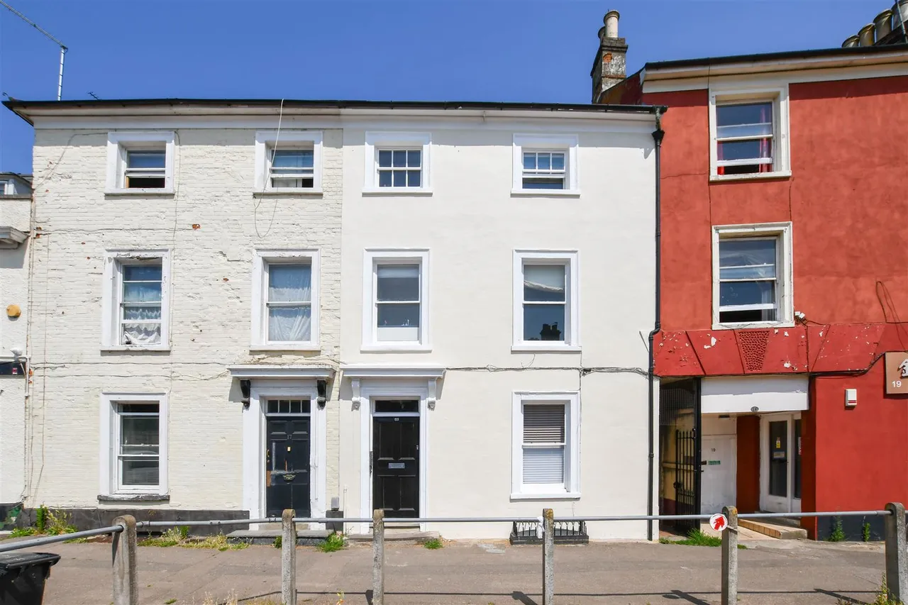 1 bed flat for sale, St. Marys Square, Newmarket, CB8