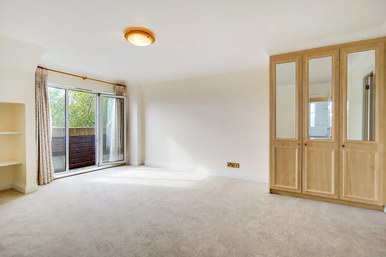Wimbledon Hill Road, London, SW19, photo 8