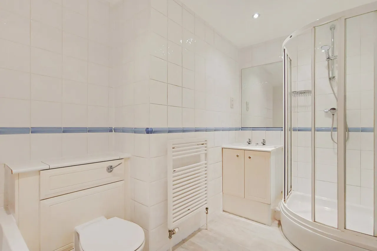 Wimbledon Hill Road, London, SW19, photo 12