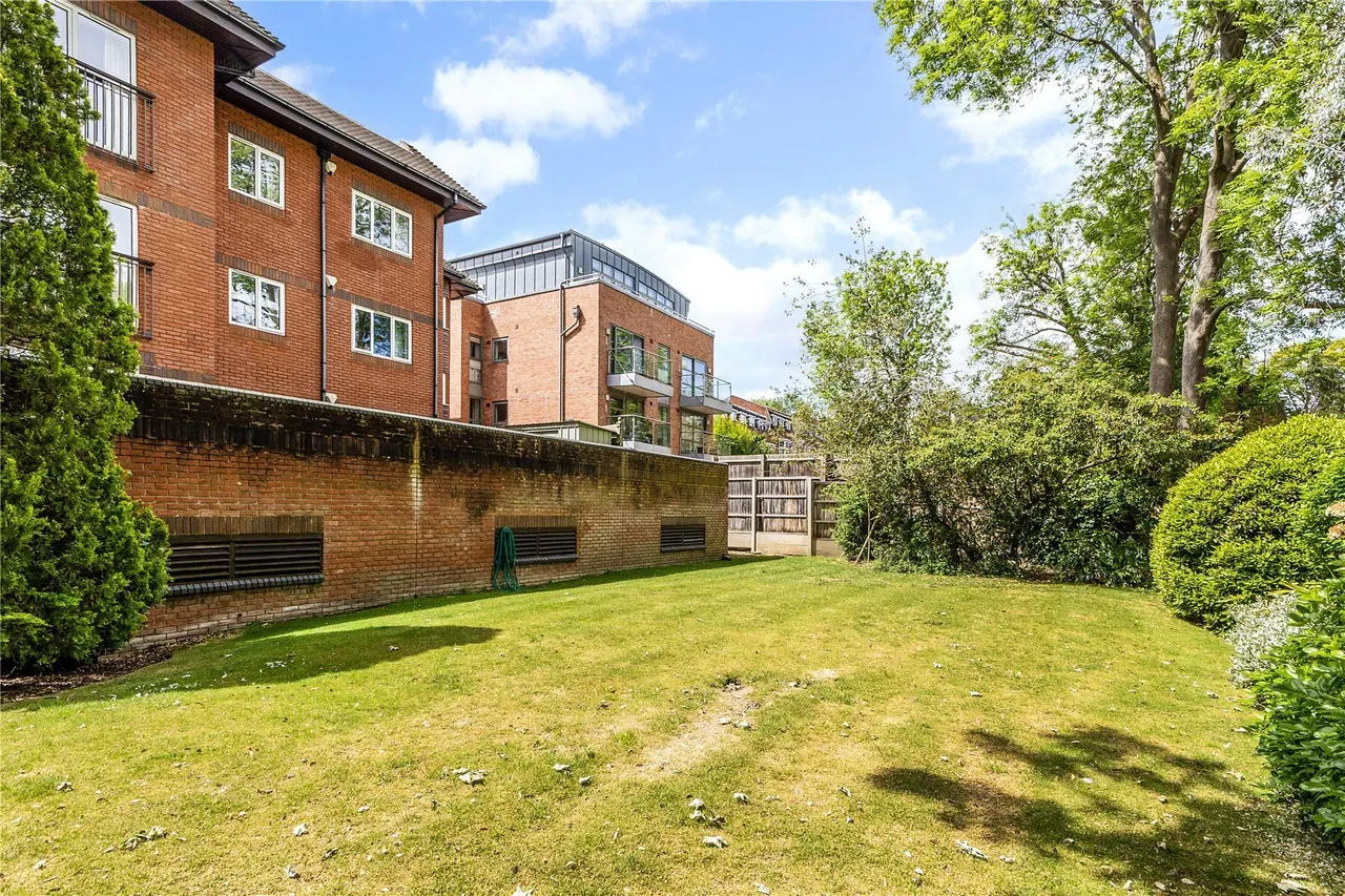 Wimbledon Hill Road, London, SW19, photo 2
