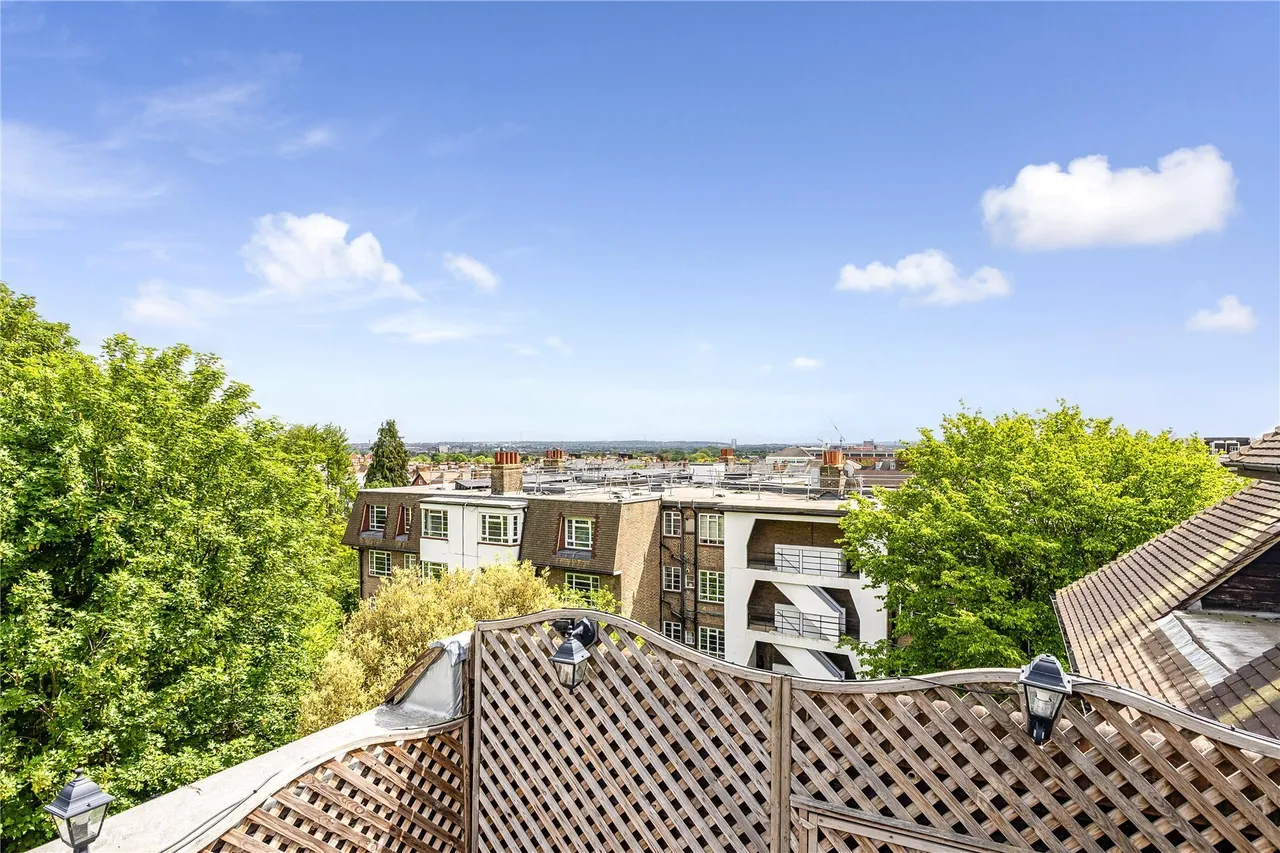 Wimbledon Hill Road, London, SW19, photo 11