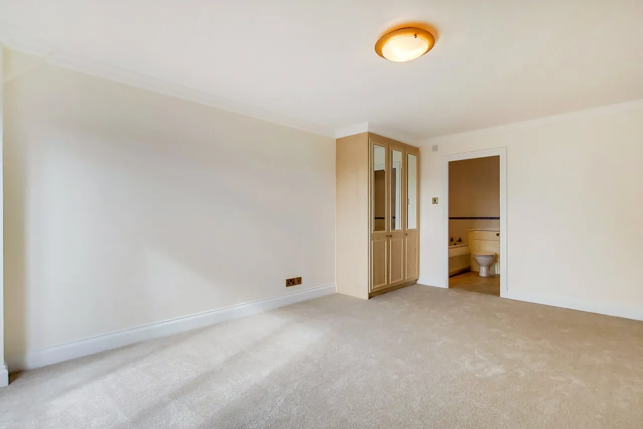 Wimbledon Hill Road, London, SW19, photo 9