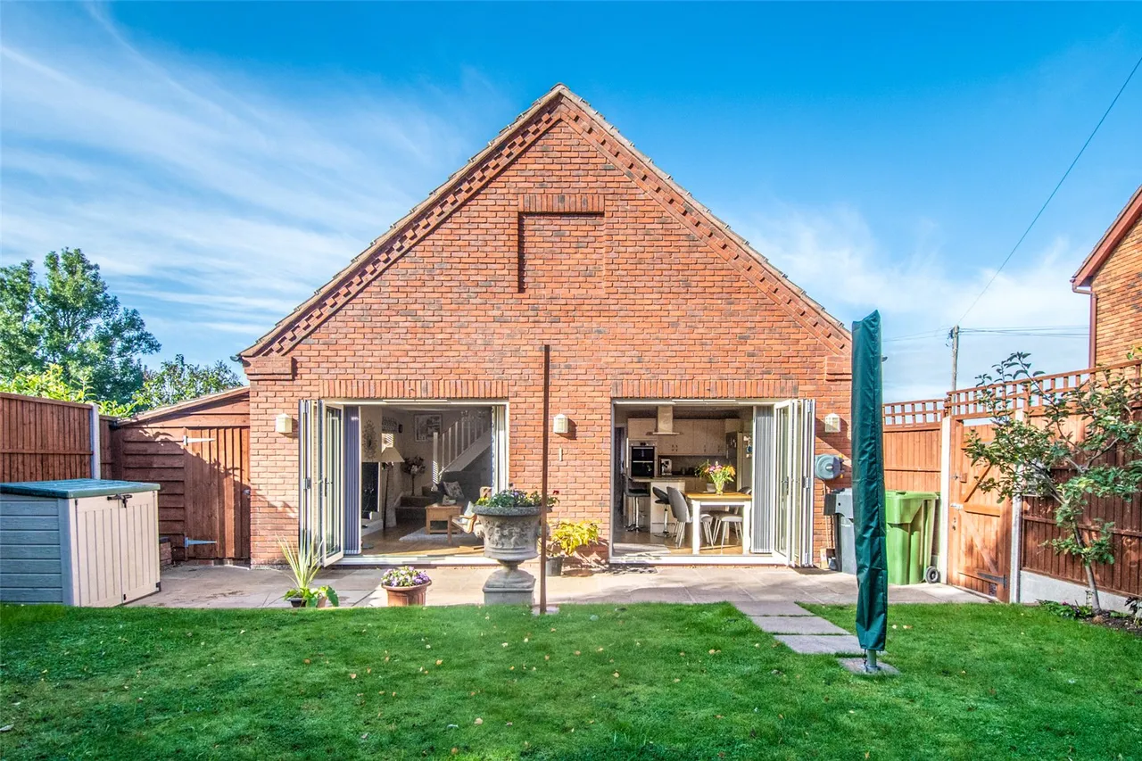 Worcester Road, Stoke Heath, Bromsgrove, Worcestershire, B61 7JA, photo 2