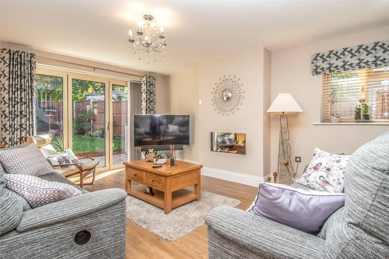 Worcester Road, Stoke Heath, Bromsgrove, Worcestershire, B61 7JA, photo 5