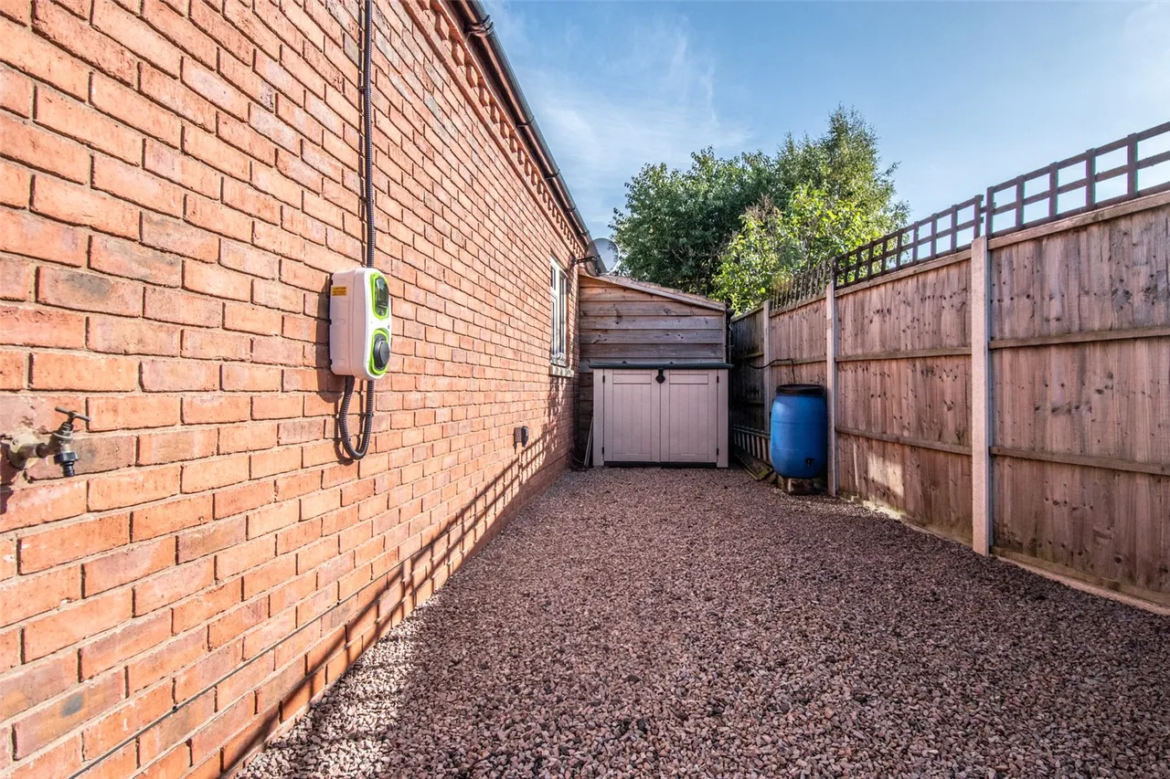 Worcester Road, Stoke Heath, Bromsgrove, Worcestershire, B61 7JA, photo 26