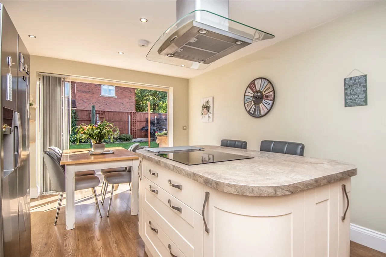 Worcester Road, Stoke Heath, Bromsgrove, Worcestershire, B61 7JA, photo 4