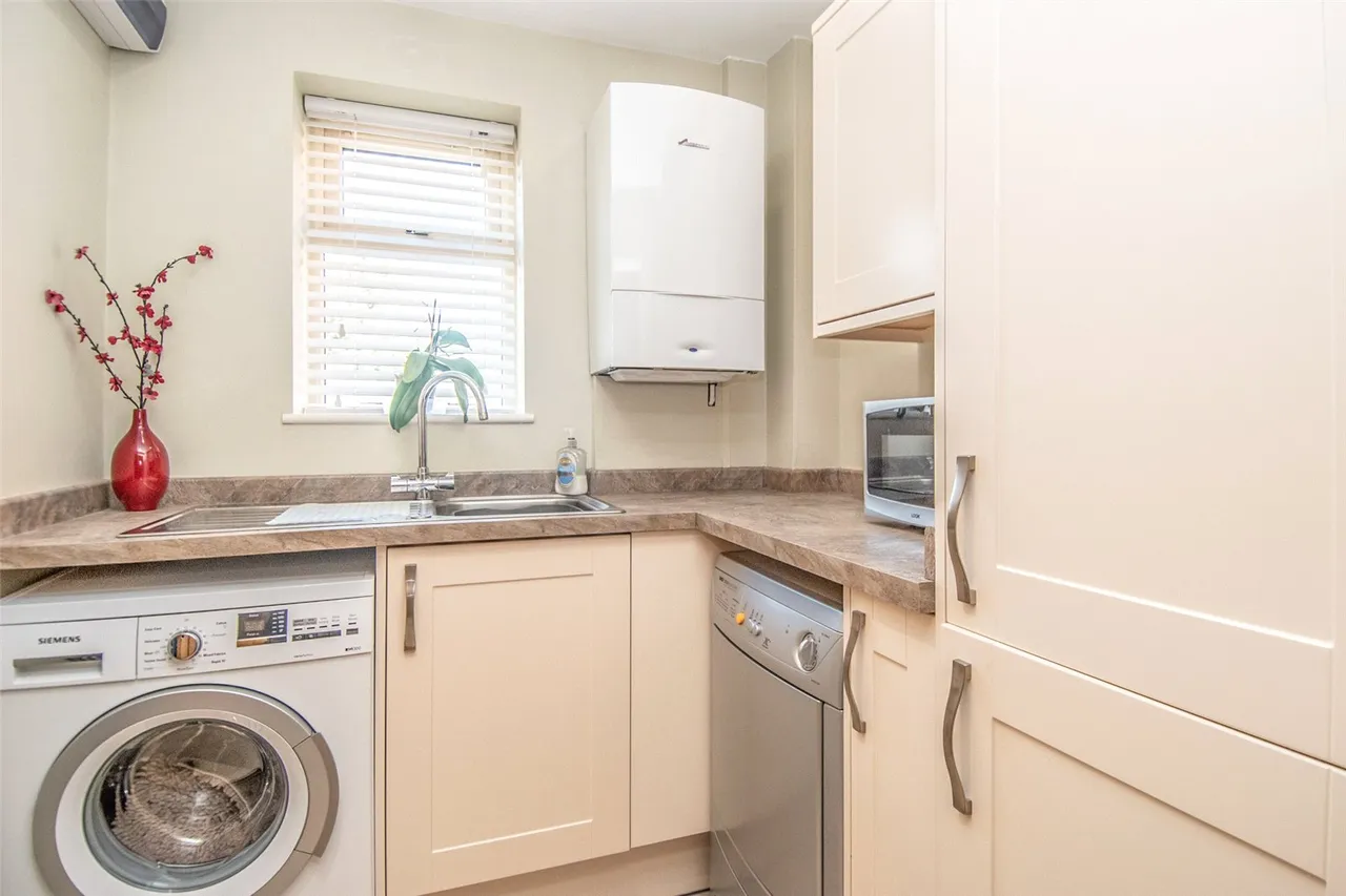 Worcester Road, Stoke Heath, Bromsgrove, Worcestershire, B61 7JA, photo 10