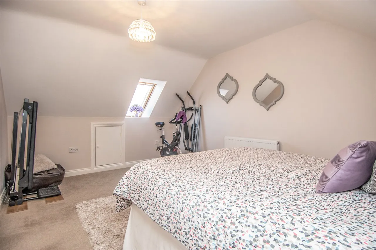 Worcester Road, Stoke Heath, Bromsgrove, Worcestershire, B61 7JA, photo 18