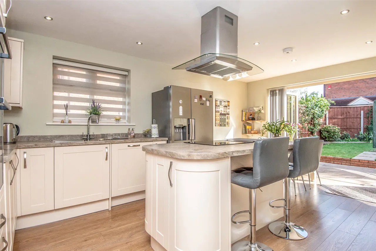 Worcester Road, Stoke Heath, Bromsgrove, Worcestershire, B61 7JA, photo 3