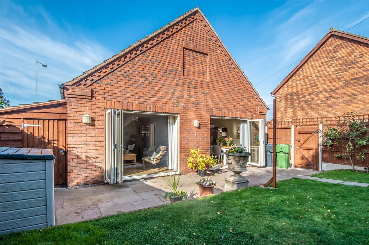 Worcester Road, Stoke Heath, Bromsgrove, Worcestershire, B61 7JA, photo 22
