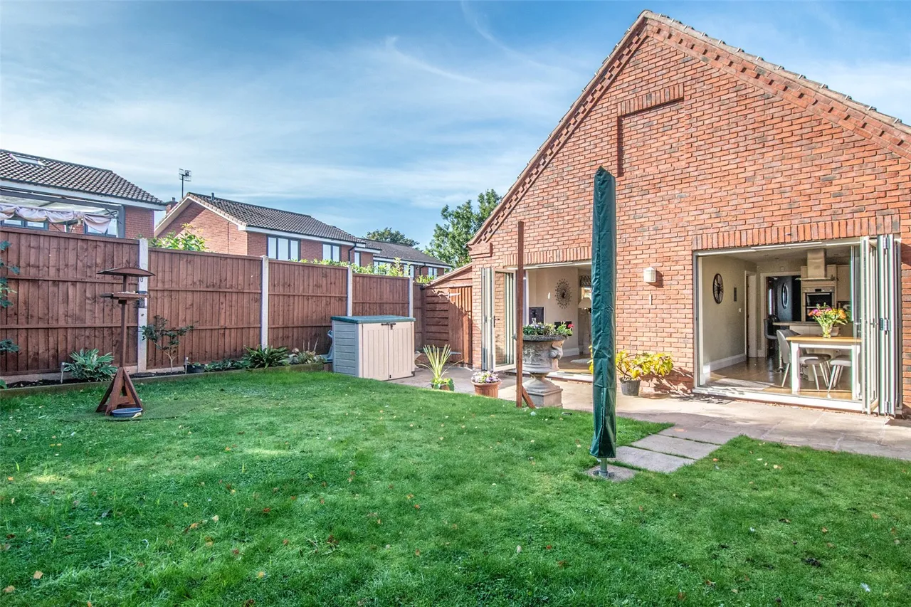 Worcester Road, Stoke Heath, Bromsgrove, Worcestershire, B61 7JA, photo 24