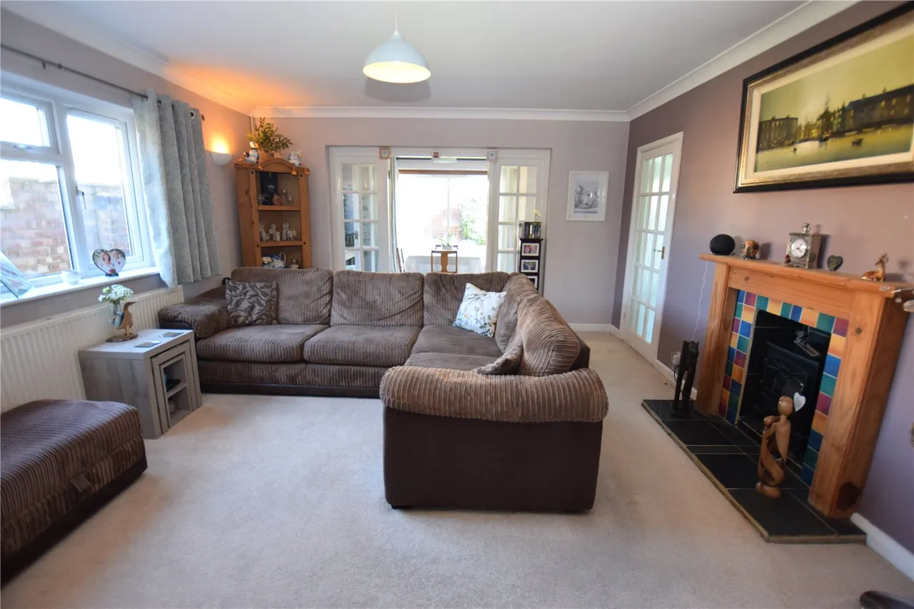 Thames Close, Farnborough, Hampshire, GU14 9ND, photo 2