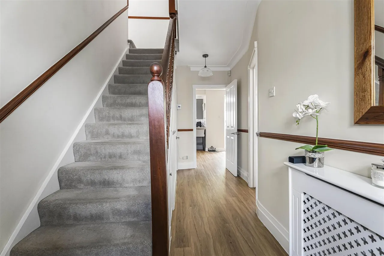Priory Crescent, Wembley, HA0, photo 5