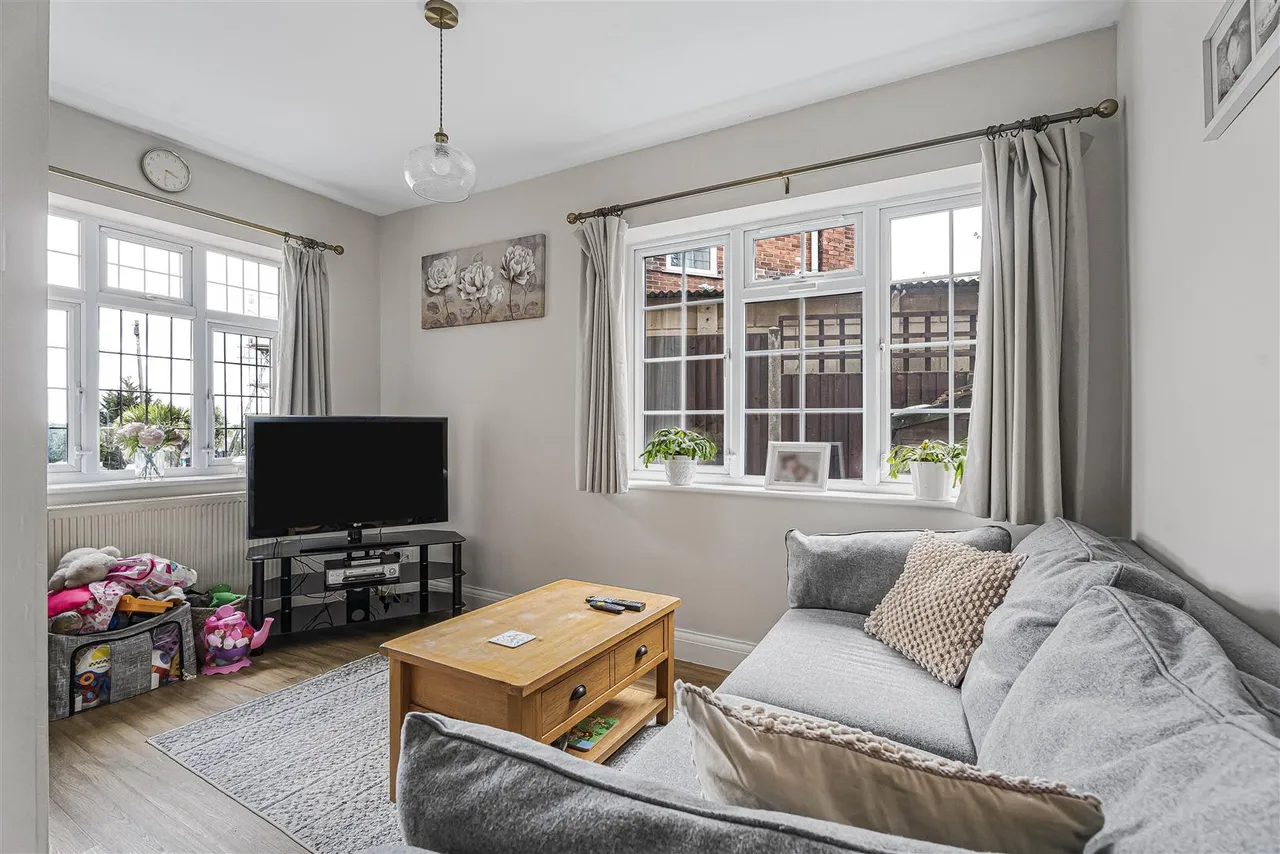 Priory Crescent, Wembley, HA0, photo 6