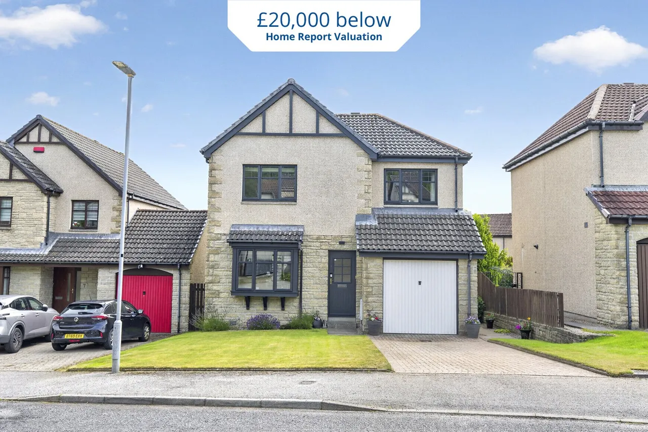 3 bed house for sale, Whin Path, Blackburn, AB21