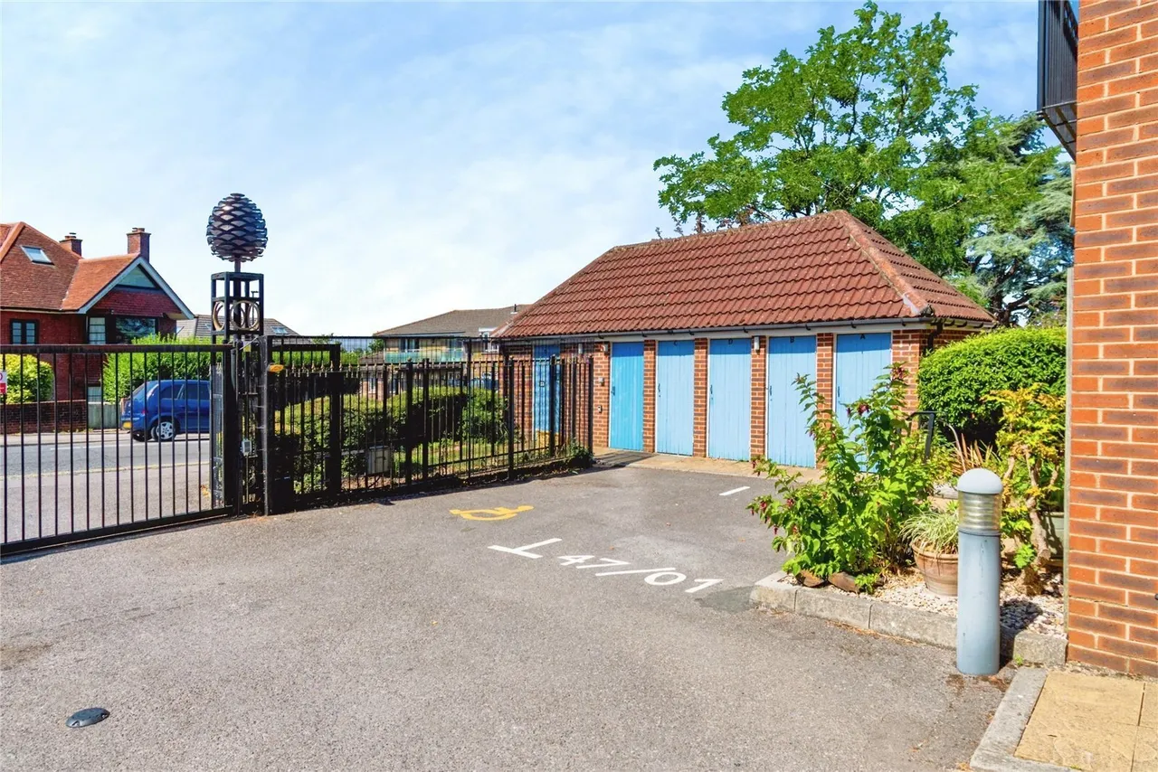 Cobden Avenue, Southampton, SO18, photo 14