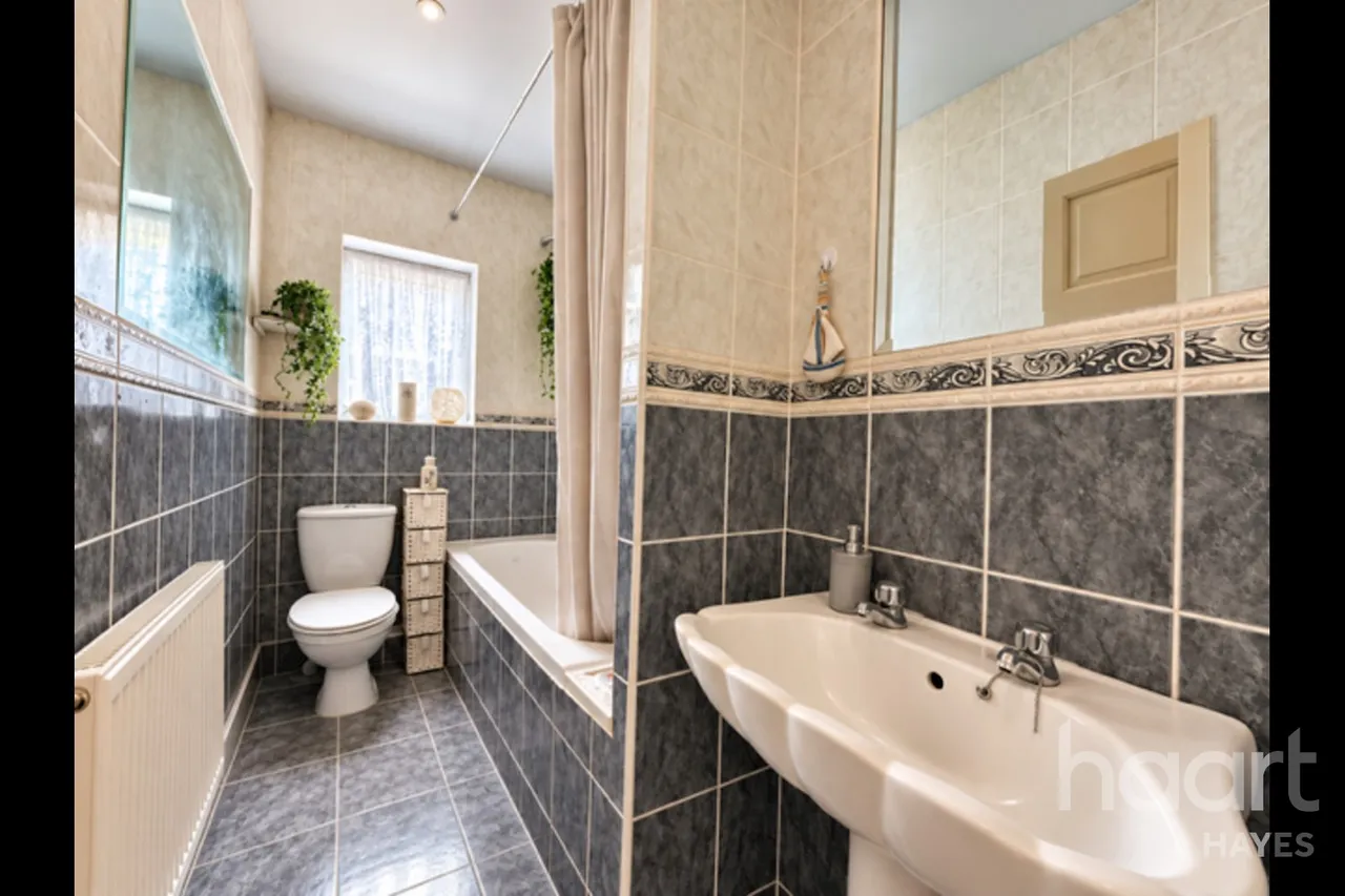 Dawley Road, Hayes, UB3, photo 13